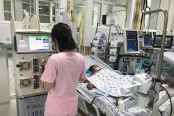 Cứu sống nhiều trẻ sốc sốt xuất huyết nặng, biến chứng suy hô hấp, tổn thương đa cơ quan