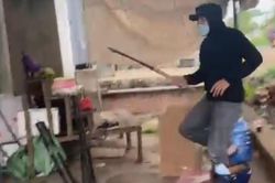 3 thanh niên mang hung khí lao vào vựa sầu riêng chém người