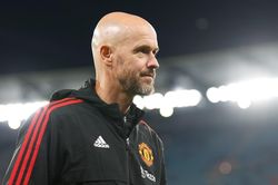 Ten Hag thảo luận với Sir Alex trước khi đến MU