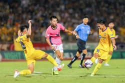 Vòng 8 V.League 2022: Cuộc chiến ngôi đầu