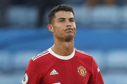 Chuyển nhượng MU 19/7: Thêm CLB từ chối Ronaldo. Đổi Van de Beek lấy sao Milan