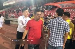 Trọng tài FIFA bị CĐV Hải Phòng nhổ nước bọt trên sân Lạch Tray