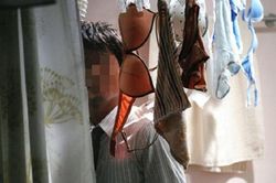 Bực tức vì bị mất nội y liên tục, cô gái 'giăng bẫy' tóm gọn tên biến thái
