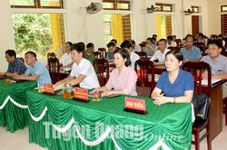 Đồng chí Phó Chủ tịch HĐND tỉnh Lê Thị Thanh Trà tiếp xúc cử tri xã Phù Lưu