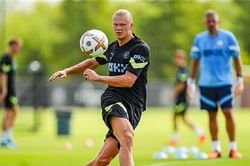 Tiền đạo của Manchester City bị nhầm thành... Bộ trưởng Mỹ
