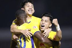 Vòng 8 V -League: Khách gặp khó