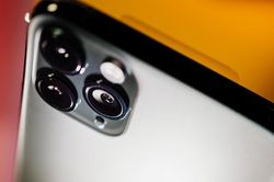 iPhone ngày càng đắt đỏ