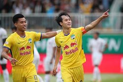Văn Toàn lên tiếng thay Công Phượng