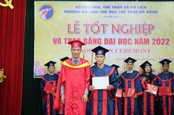 Trường Đại học TDTT Đà Nẵng trao bằng tốt nghiệp cho 220 tân cử nhân
