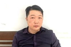 'Ma men' chạy xe không đội mũ bảo hiểm, tông cảnh sát bị thương