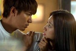 Trong cơn say tình, tỉnh dậy tôi đau đớn khi thấy mình 'không mảnh vải che thân' bên cạnh bạn thân của chồng
