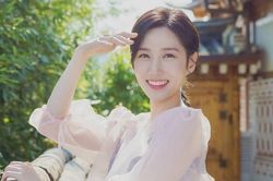 Ngọc nữ Park Eun Bin đẹp tinh khôi trong trang phục truyền thống Việt Nam