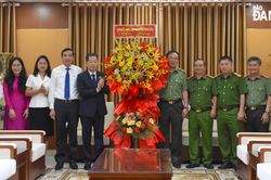 Bí thư Thành ủy Nguyễn Văn Quảng thăm, chúc mừng Công an thành phố