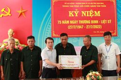 Đồng chí Phó Chủ tịch Thường trực HĐND tỉnh thăm, tặng quà thương, bệnh binh tại Yên Mô và thành phố Ninh Bình