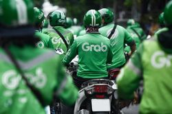 Grab xin lùi thời hạn giải trình phụ phí nắng nóng