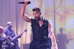 Ricky Martin hầu tòa hôm nay, kì vọng trắng án cáo buộc 'loạn luân'