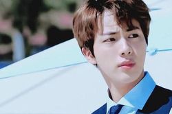 Lộ bằng chứng Jin BTS đi đóng phim, lên thẳng xu hướng thế giới