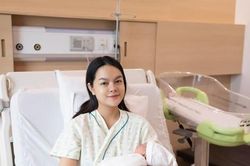 'Nữ hoàng nhạc ballad Việt' đã sinh con, dân tình 'soi' ngay bạn trai đại gia giấu mặt đã lộ diện