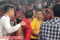 Đề xuất xử lý nghiêm CĐV nhổ nước bọt vào trọng tài