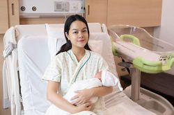 Sao Việt 21/7: Phạm Quỳnh Anh sinh con thứ 3, hé lộ gương mặt bạn trai mới