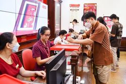 Thận trọng với diễn biến giá vàng