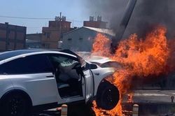 Lâm Chí Dĩnh gặp tai nạn khi lái xe Tesla, bị thương nặng, lý do ban đầu được cho là gì?