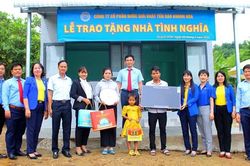 Trao tặng 10 căn nhà tình nghĩa cho các gia đình chính sách trên địa bàn tỉnh Khánh Hòa