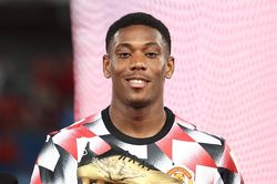 Man Utd không bán Martial