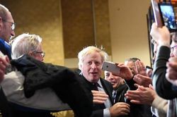 Hàng nghìn người ủng hộ đảng Bảo thủ muốn Thủ tướng Boris Johnson trở lại cuộc đua