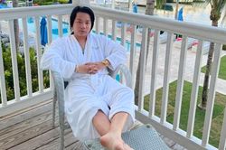 Khoa Pug chuẩn bị lên chức chủ tịch, ăn mừng sinh nhật ở tuổi 30 hậu phẫu thuật kéo chân