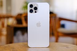 iPhone 12 Pro Max giảm giá lên đến 10 triệu đồng