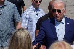 Nhiễm COVID-19, ông Biden hoãn mọi lịch trình 5 ngày