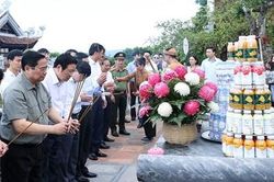 Thủ tướng Chính phủ Phạm Minh Chính tưởng niệm, tri ân Chủ tịch Hồ Chí Minh và các Anh hùng liệt sĩ tại Nghệ An