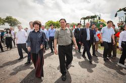 Thủ tướng thăm vùng sản xuất nông nghiệp công nghệ cao của Tập đoàn TH ở Nghệ An
