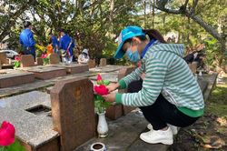Đoàn viên, thanh niên ra quân chăm sóc Nghĩa trang Liệt sỹ Đà Lạt