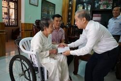 Chính trị - Xã hội Theo dòng thời sự Phó Bí thư Thường trực Tỉnh ủy Phan Ngọc Thọ thăm, tặng quà gia đình chính sách