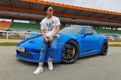 Ông Nguyễn Quốc Cường cầm lái Porsche 911 GT3 2022 tại trường đua
