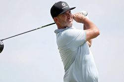 3M Open: Scott Piercy tạo cách biêt 4 gậy trước vòng đấu chung kết
