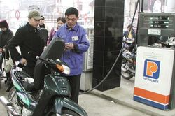 Cuộc đời sau ống kính: Giá xăng dầu đã từng như thế!