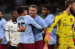 HLV Ten Hag không chấp nhận được 2 bàn thua trước Aston Villa