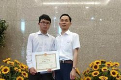 Chân dung Thủ khoa toàn quốc với điểm tuyệt đối 30/30: Không dùng điện thoại, là HS tiêu biểu thủ đô