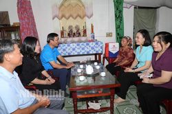 Tặng quà thương, bệnh binh, gia đình người có công với cách mạng