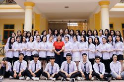 40 học sinh trong cùng một lớp đạt điểm 9 môn Văn trở lên