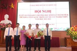 Quốc Oai: Khen thưởng đột xuất thủ khoa kỳ thi THPT Quốc gia 2022