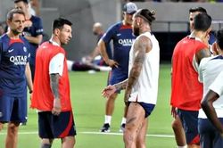 Messi nổi giận vì bị Ramos 'đốn giò' trên sân tập