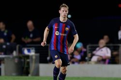 Barcelona có hai lựa chọn dành cho Frenkie de Jong