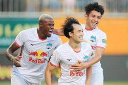 HLV vô địch Cúp C1 châu Âu: HAGL và Hà Nội tranh ngôi vương V.League 2022