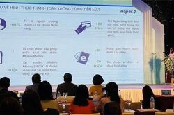Thanh toán không tiền mặt tăng gần gấp đôi trong nửa năm