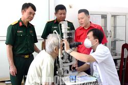 Khám, tư vấn sức khỏe, cấp phát thuốc miễn phí cho 500 người tại xã Minh Hương