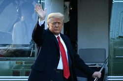 Ông Trump lần đầu trở lại Washington kể từ khi rời Nhà Trắng